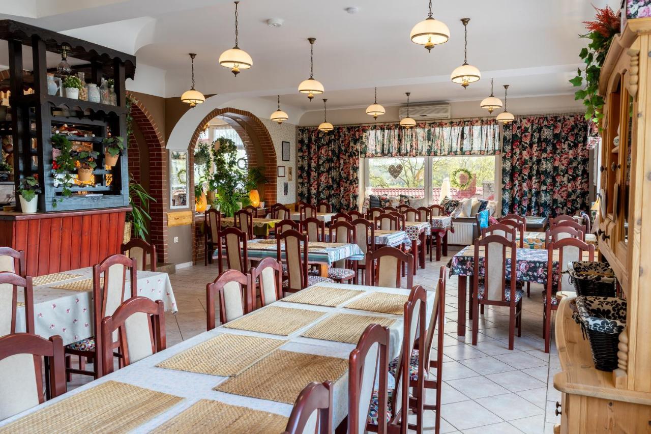 Gosciniec Skolimowka Restauracja I Pokoje Ze Sniadaniem Na Kaszubach Chmielno Luaran gambar