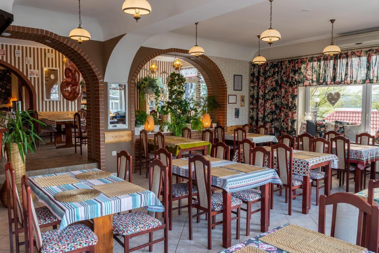 Gosciniec Skolimowka Restauracja I Pokoje Ze Sniadaniem Na Kaszubach Chmielno Luaran gambar