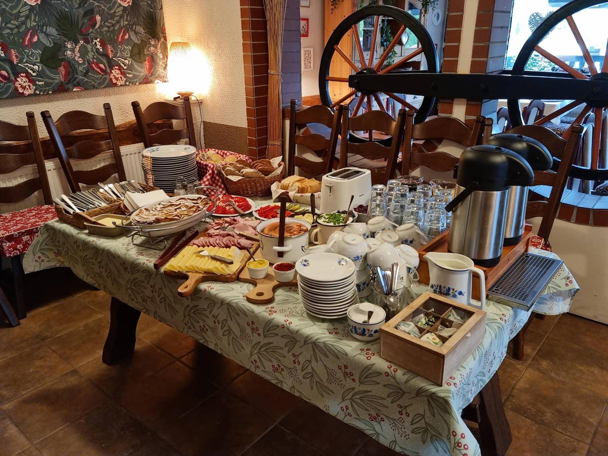 Gosciniec Skolimowka Restauracja I Pokoje Ze Sniadaniem Na Kaszubach Chmielno Luaran gambar